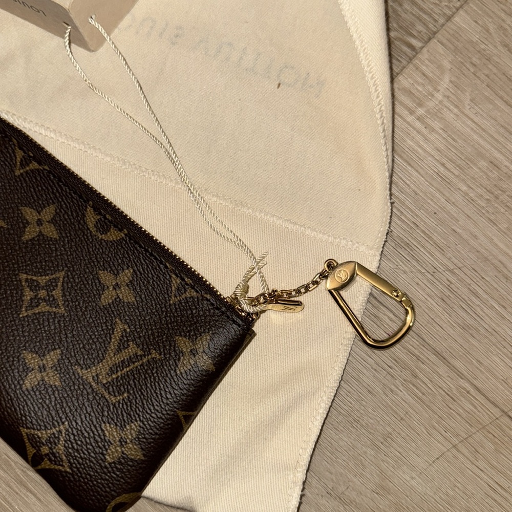 Louis Vuitton Brown Monogram key pouch S - Picture 5 of 9